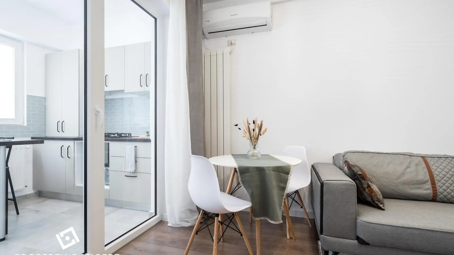 Central Residence Apartment 421 Boekarest 0*,
